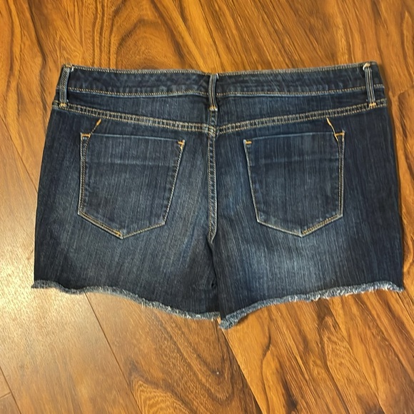 Mossimo Denim Mid-Rise Midi Denim Cutoff Short - Picture 5 of 6